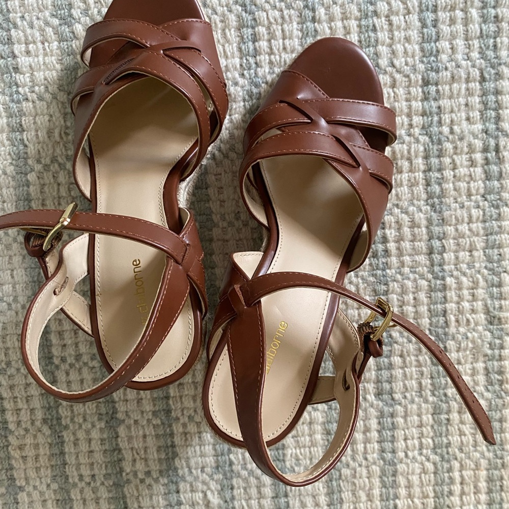Liz Claiborne Brown Sandals Comfortable Stylish Footwear